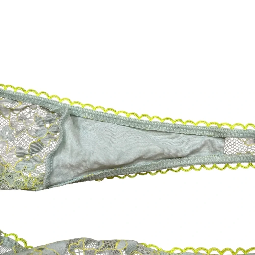 Victoria’s Secret Mint Green Lace Sheer Bodysuit V Neckline Thong Back Medium‎